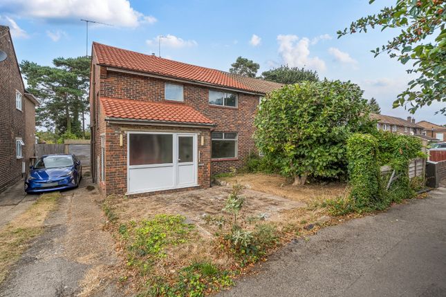 Albert Drive, Sheerwater, Woking... 3 bed semi