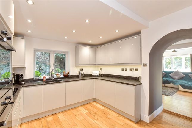 5 bed detached house