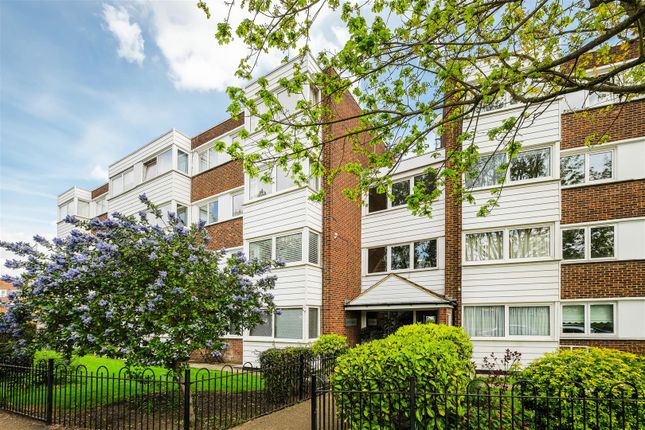 Aston Court, Broomhill Road, Woodford... 2 bed house for sale