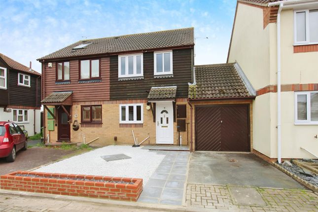 18 Colfe WaySittingbourneKent 2 bed semi
