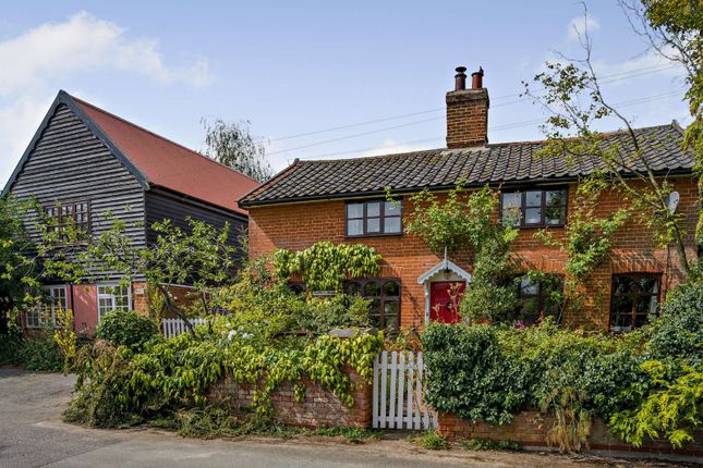 Half Moon Lane, Grundisburgh... 3 bed detached house for sale