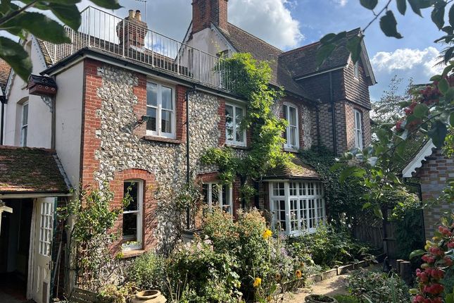 Station Road, Steyning, BN44 3YL 6 bed semi