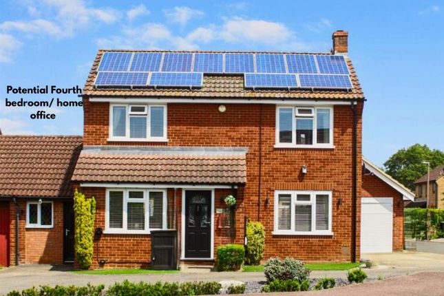 3 bedroom link detached house for sale