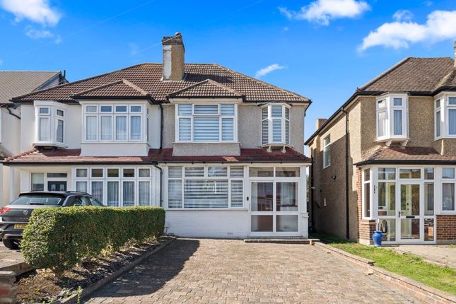 Ardrossan Gardens, Worcester Park 3 bed semi