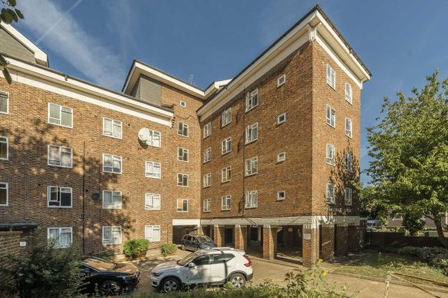 Horn Lane, London W3 3 bed flat for sale