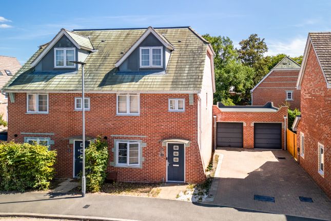 Doolittle Avenue, High Wycombe HP11 4 bed semi