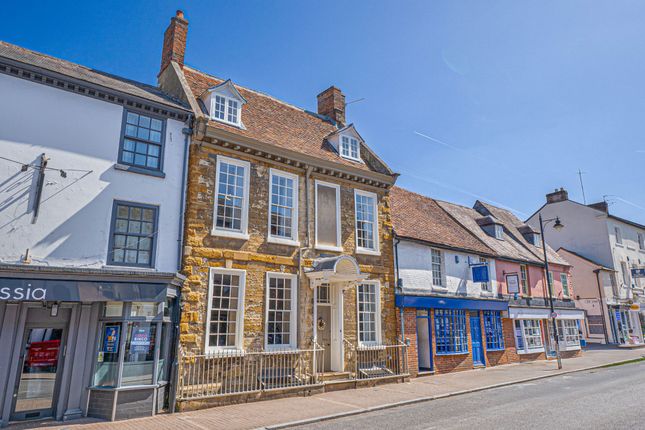 High Street, Milton Keynes MK11 5 bed townhouse for sale