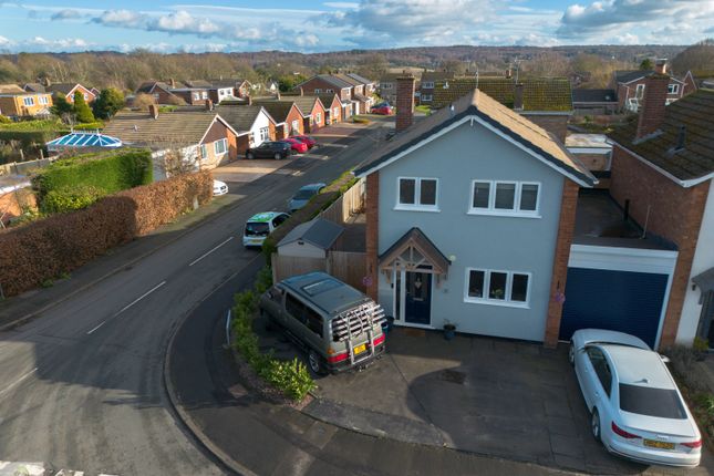 Cedar Way, Stafford, Staffordshire, ST17 3 bed detached house for sale