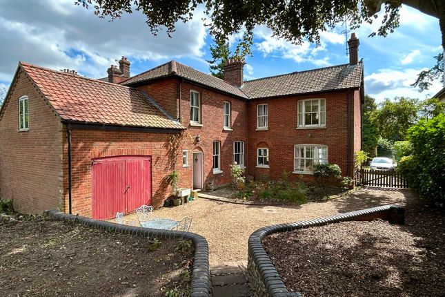 4 bed detached house