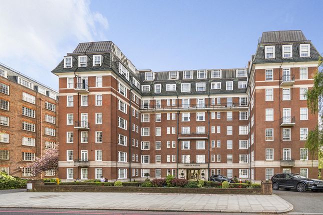 Finchley Road, St Johns Wood, NW8 2 bed flat for sale