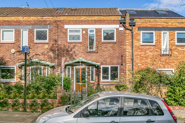 Hassocks Close, London, SE26 3 bed terraced house for sale