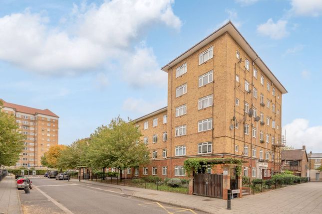 Bancroft Court, Nine Elms, London, SW8 2 bed flat for sale