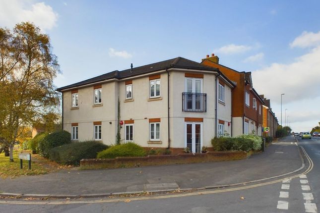 Brighton Road, Horsham RH13 2 bed ground floor flat for sale