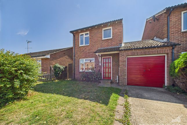 Admirals Walk, Littlehampton 3 bed link detached house for sale