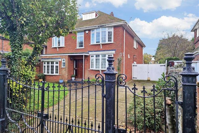 6 bed detached house