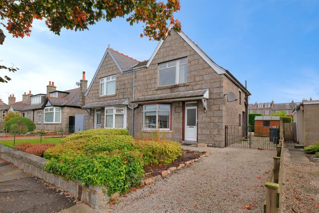 59 Hammersmith Road, The West End... 3 bed semi