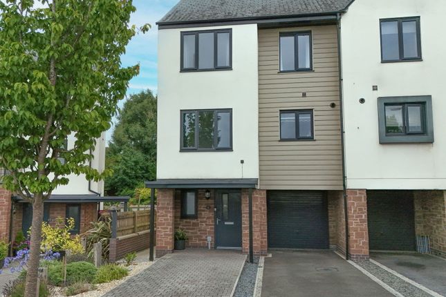 Hollyhock Way, Paignton, TQ4 7FN 4 bed semi