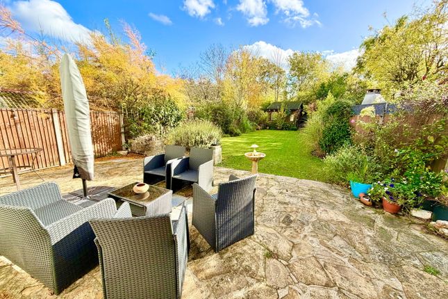 Roe Lane, London NW9 2 bed end of terrace house for sale