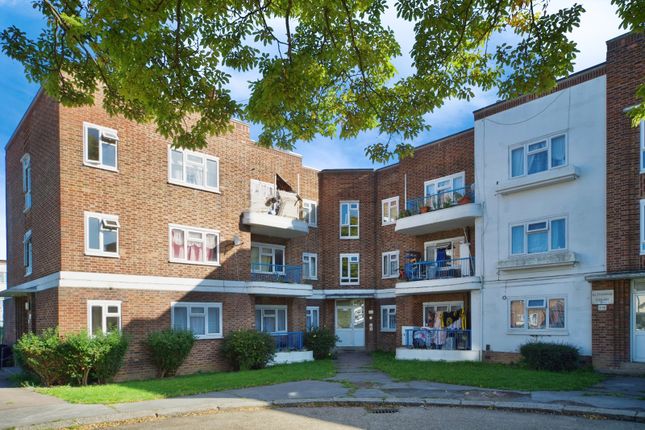3 bedroom flat for sale