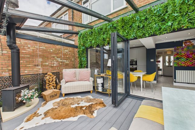 5 bedroom semi-detached house for sale
