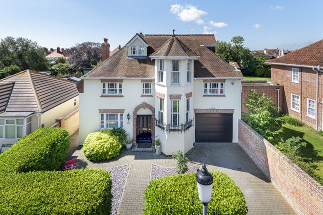 6 bed detached house