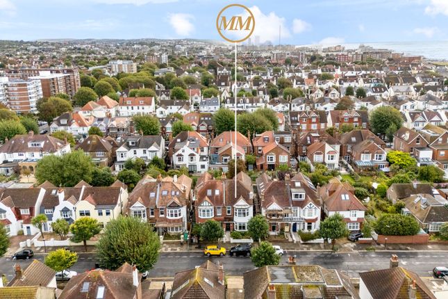 5 bedroom semi-detached house for sale