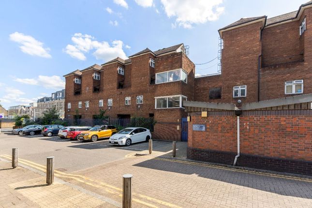 Creek Road, Greenwich SE10 2 bed maisonette for sale