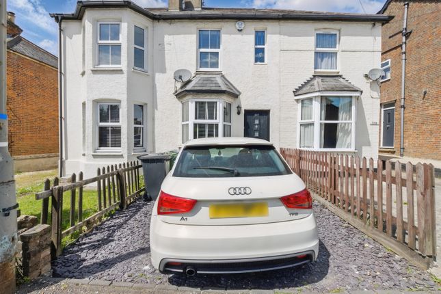 Amersham Road, High Wycombe HP13 2 bed terraced house for sale