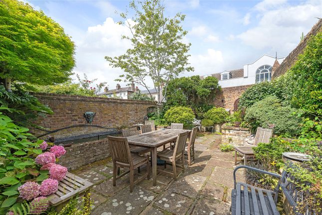 2 bedroom detached house for sale