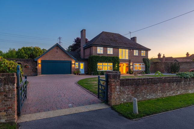 Reading Road, Eversley RG27 4 bed detached house for sale
