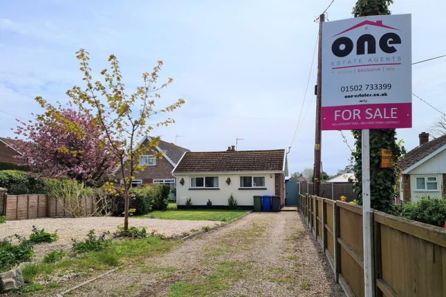 Meadow Road, Oulton NR32 3AZ 2 bed detached bungalow for sale
