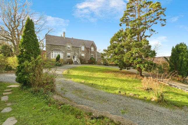 6 bed detached house