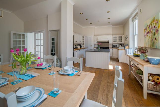 8 bedroom detached house for sale