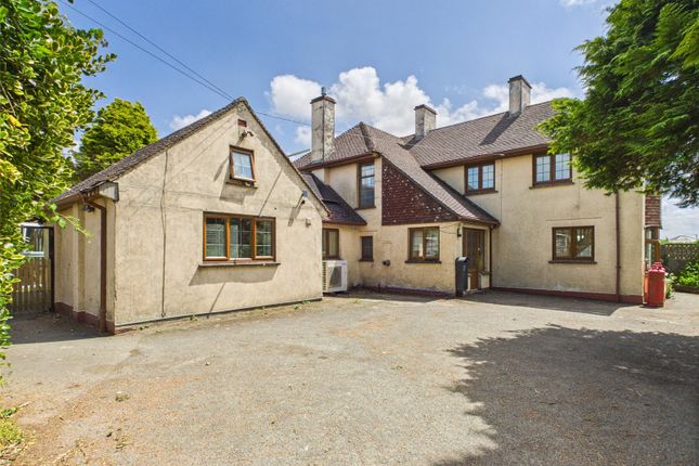 5 bed detached house