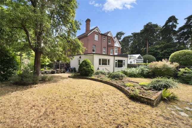 5 bedroom semi-detached house for sale