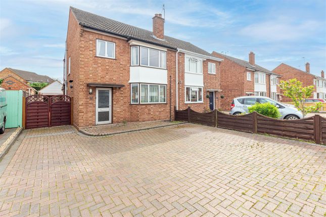 Ambrose Close, Worcester 3 bed semi