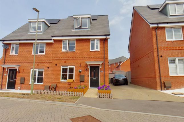 Vosper Lane, Southampton SO31 3 bed semi