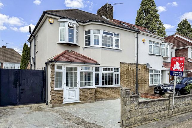 Avondale Gardens, Hounslow, TW4 3 bed semi