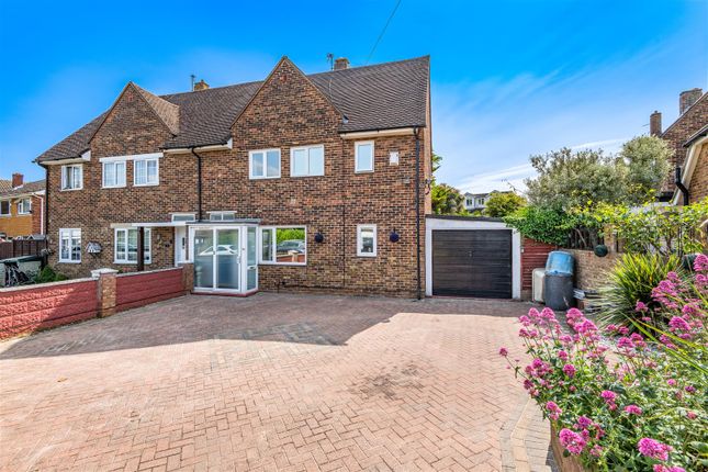 Marsh Way, Larkfield, Aylesford 3 bed semi