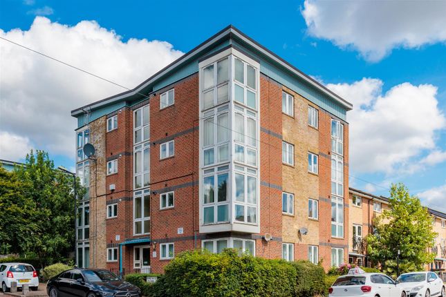 Amethyst Close, London N11 2 bed apartment for sale