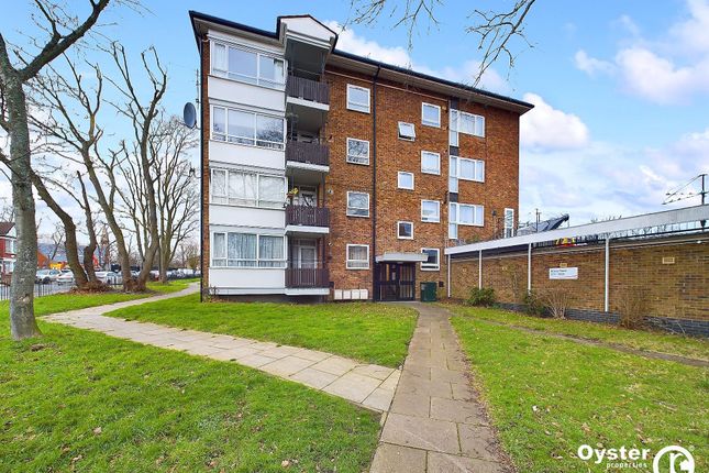 Bowes Road, London, N11 3 bed flat for sale