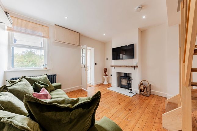 Oare, Faversham, ME13 2 bed terraced house for sale