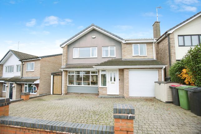 5 bed detached house