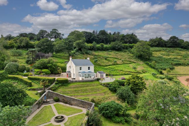 5 bed detached house