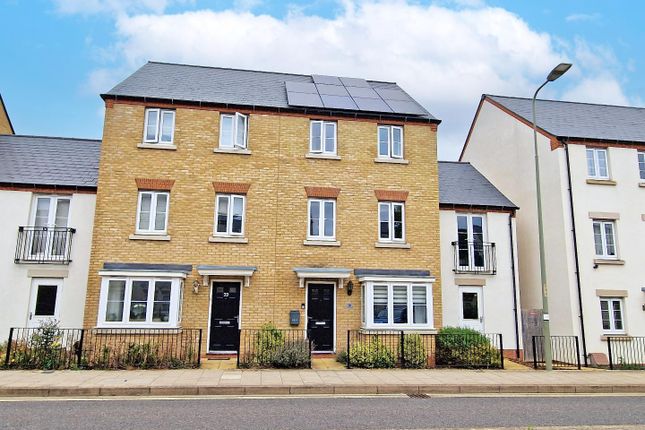 Pioneer Way, Bicester 4 bed townhouse for sale