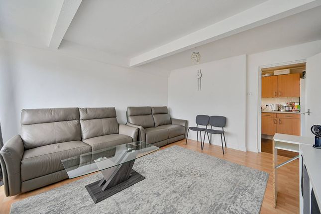 Trinity Way, East Acton, London, W3 2 bed flat for sale