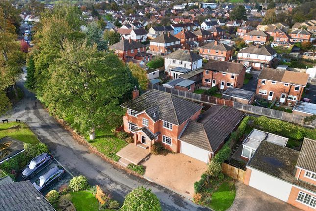 6 bed detached house