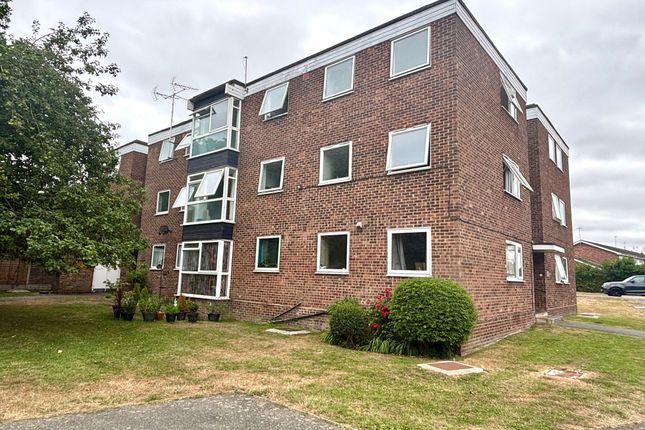 122 Rayleigh Road, Westwood Lodge, SS7 2 bed flat for sale