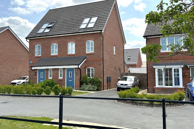 Bluebell Drive, Middlebeck, Newark 3 bed semi