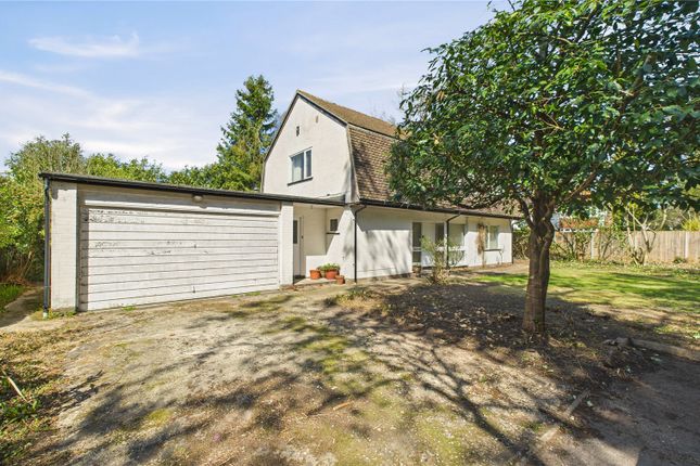 Foxgrove Drive, Surrey GU21 4 bed detached house for sale